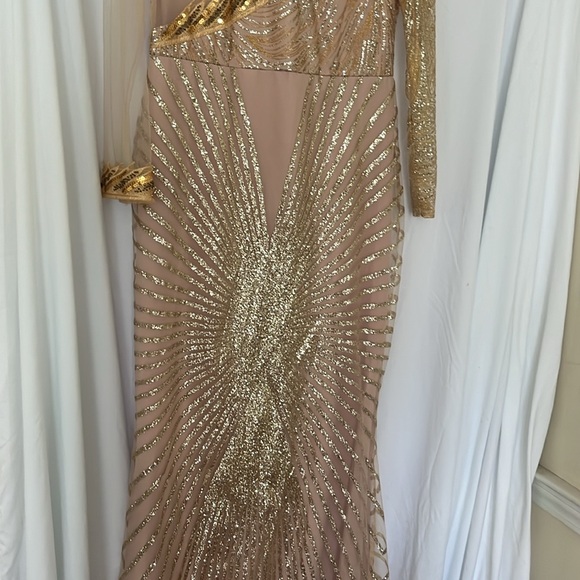 Formal gown-no Brand - Picture 3 of 8